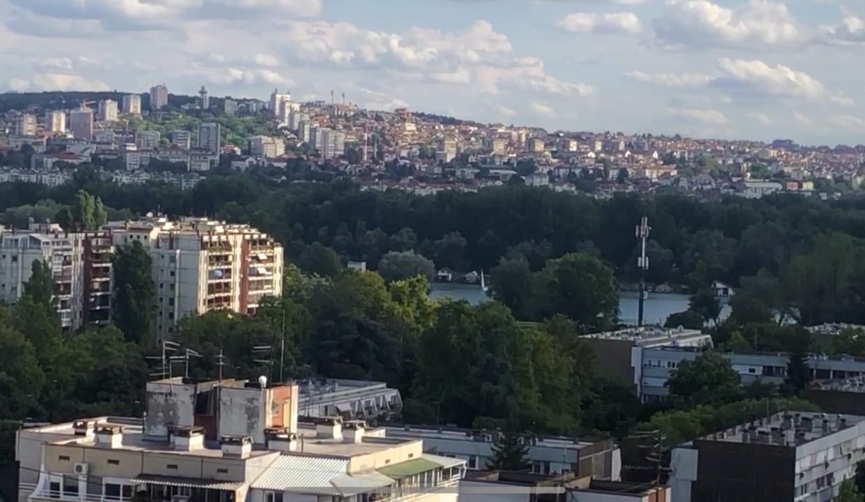 a76fbdb5-9718-42a8-a353-fb94cee324de