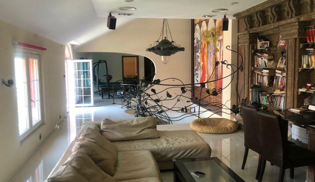 8afc5130-3f8a-4f6a-8c6b-5e90453c529f