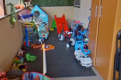 9f2063af-e4e4-4261-8433-7f64a0400fb4