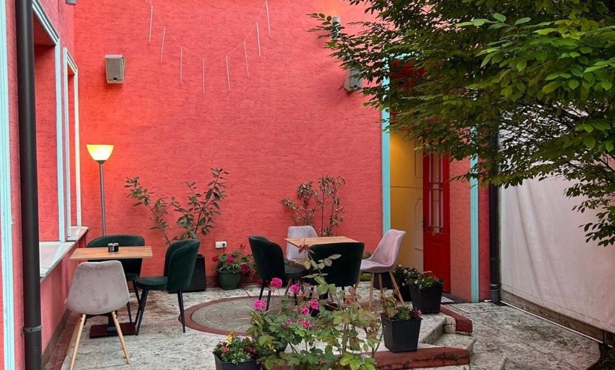 9f73c844-0fe6-494c-9213-27957059da32_1