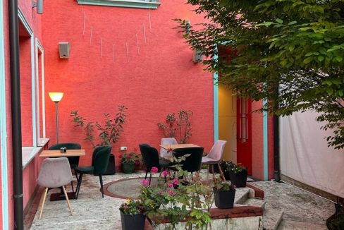 9f73c844-0fe6-494c-9213-27957059da32_1