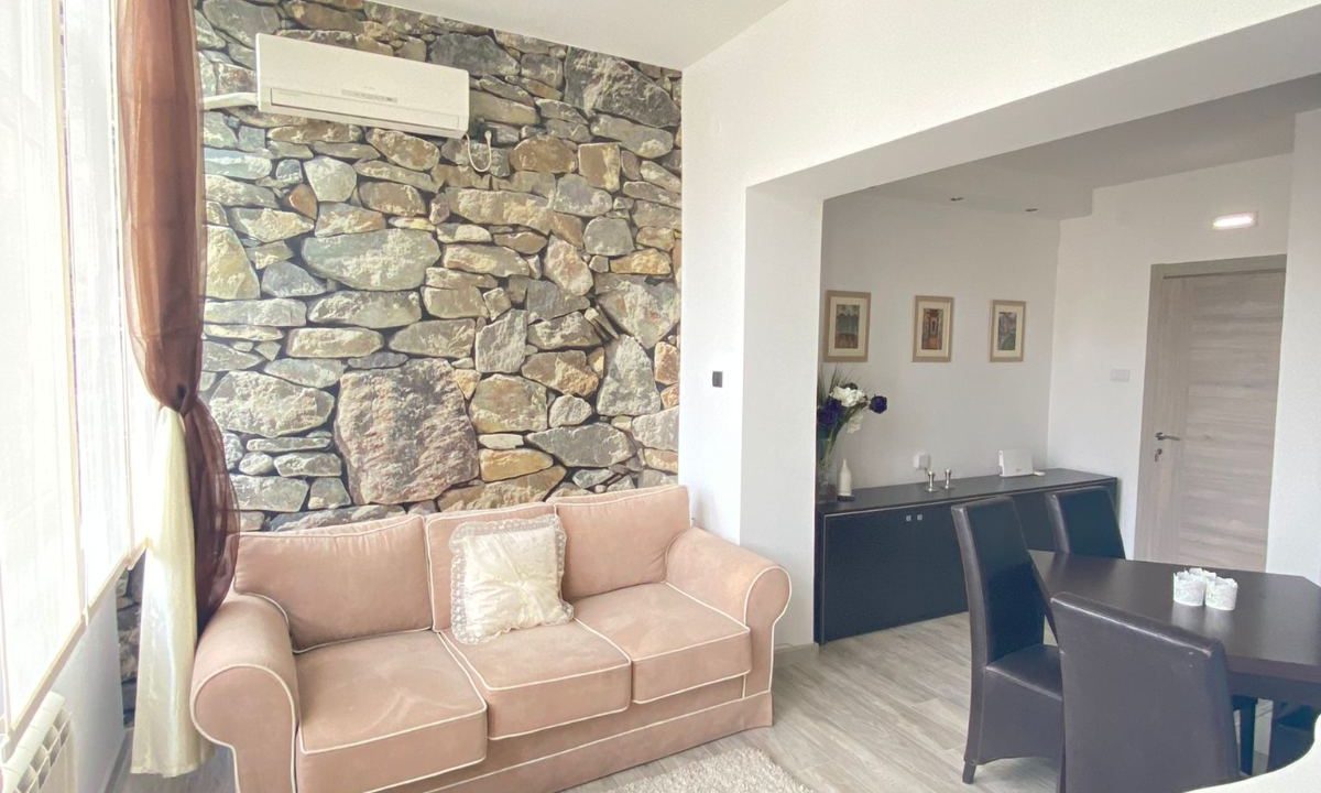 IMG-4e96c47378d36a672c74bcf77f41451a-V