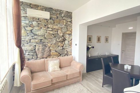 IMG-4e96c47378d36a672c74bcf77f41451a-V