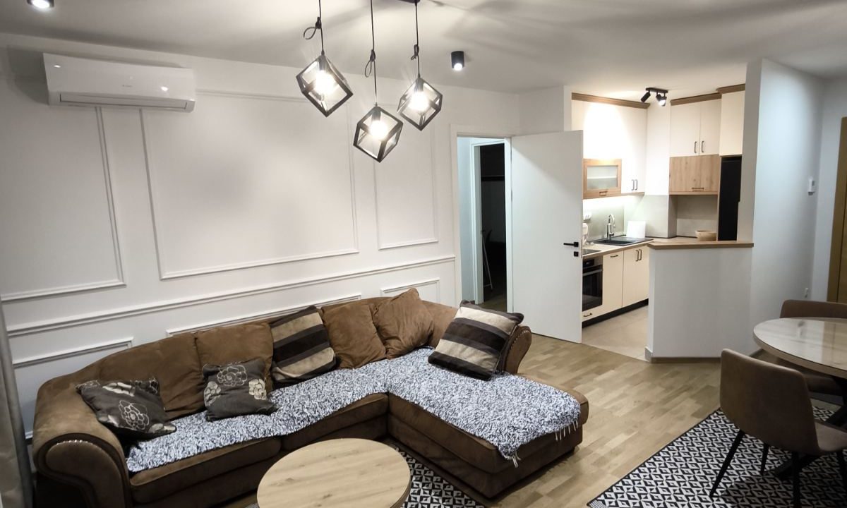 IMG-68c2c73648c17ad7531e9e90d4eecd2d-V