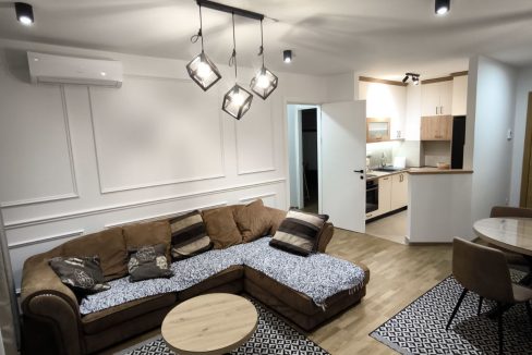 IMG-68c2c73648c17ad7531e9e90d4eecd2d-V