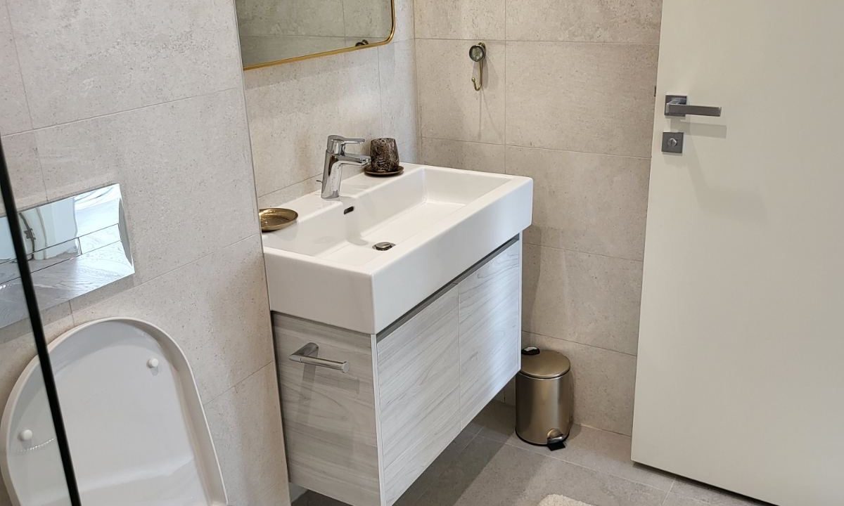 e0f95eae-c0e1-444b-8b74-a6584dcaf7f1