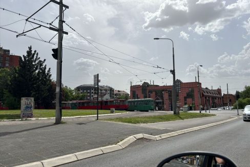 b16