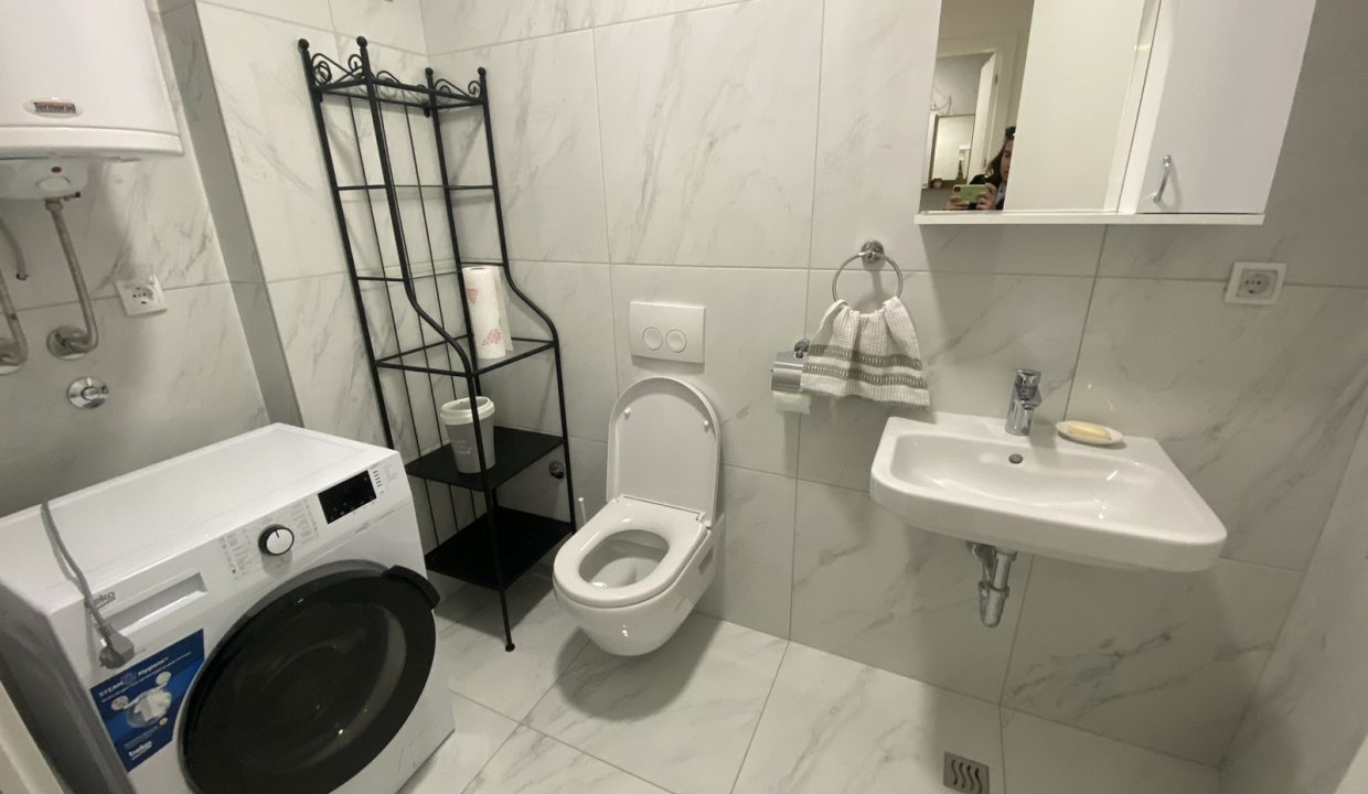IMG-027cb06406d205d166cce2cb9686835c-V